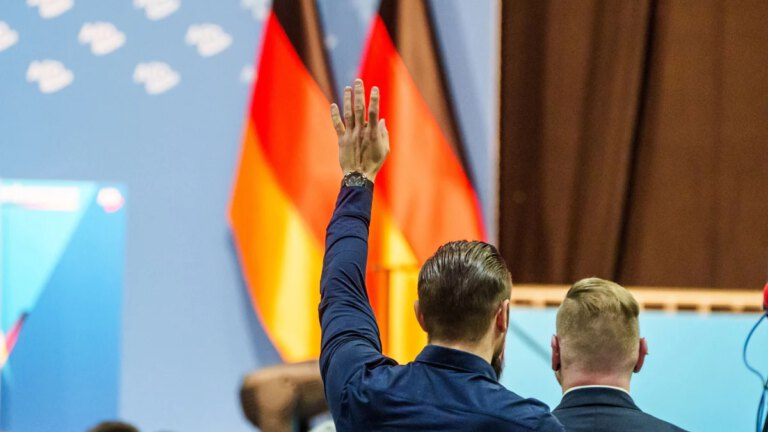 AfD in Herford reagiert auf Eichwald-Rede im Hitler-Stil