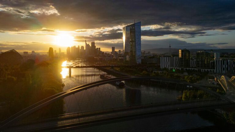 Finanzsektor stark, Autobauer reduzieren Dividenden