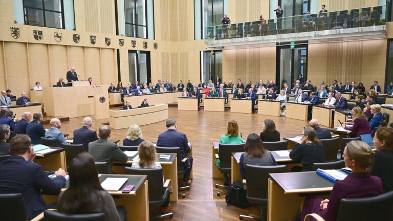 Bundesrat genehmigt Rentenpaket und Steuervergünstigungen