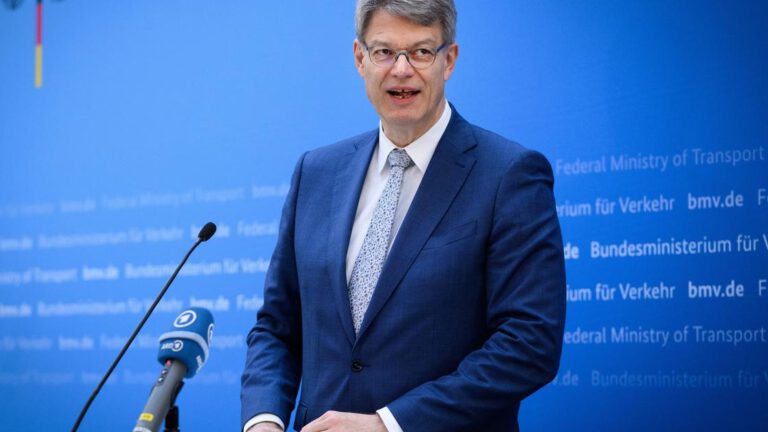 Verkehrsminister schränkt Erwartungen an Flugticketpreise ein