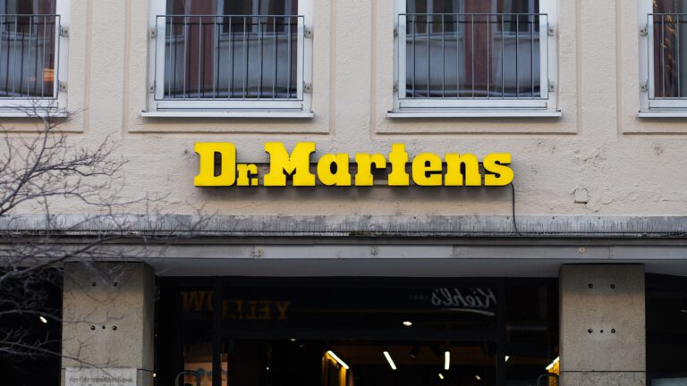 Stilvolle Lowell-Stiefel von Dr. Martens für den Winter 2025