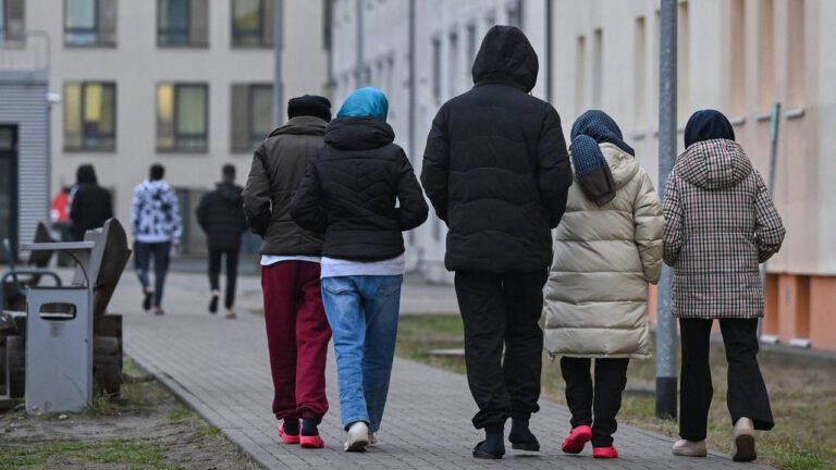 Bundestag setzt Familiennachzug für Flüchtlinge aus
