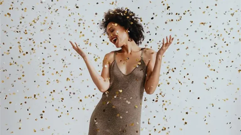 Glitzernde Silvester-Outfits für unvergessliche Looks