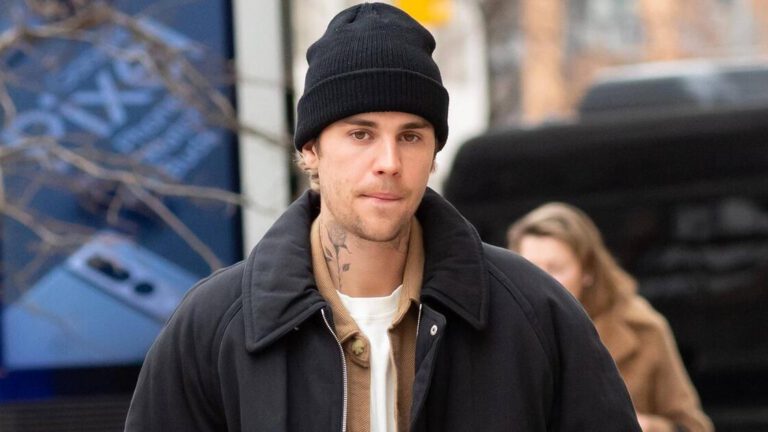 Justin Bieber präsentiert Sohn im niedlichen Weihnachtslook