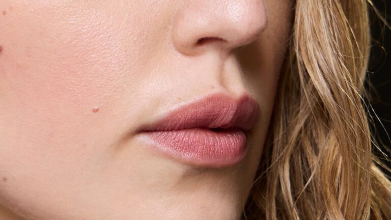 Matte Lippen für einen eleganten Festtagslook