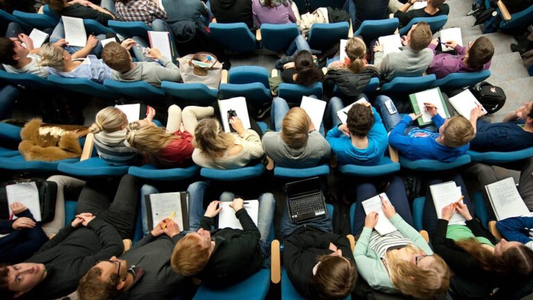 Akademiker im Jobcenter: Zunehmende Arbeitslosigkeit